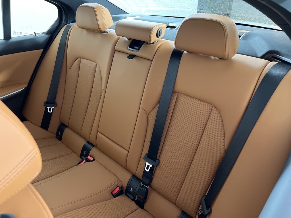 2025 Bmw 330i xDrive Sedan photo 4