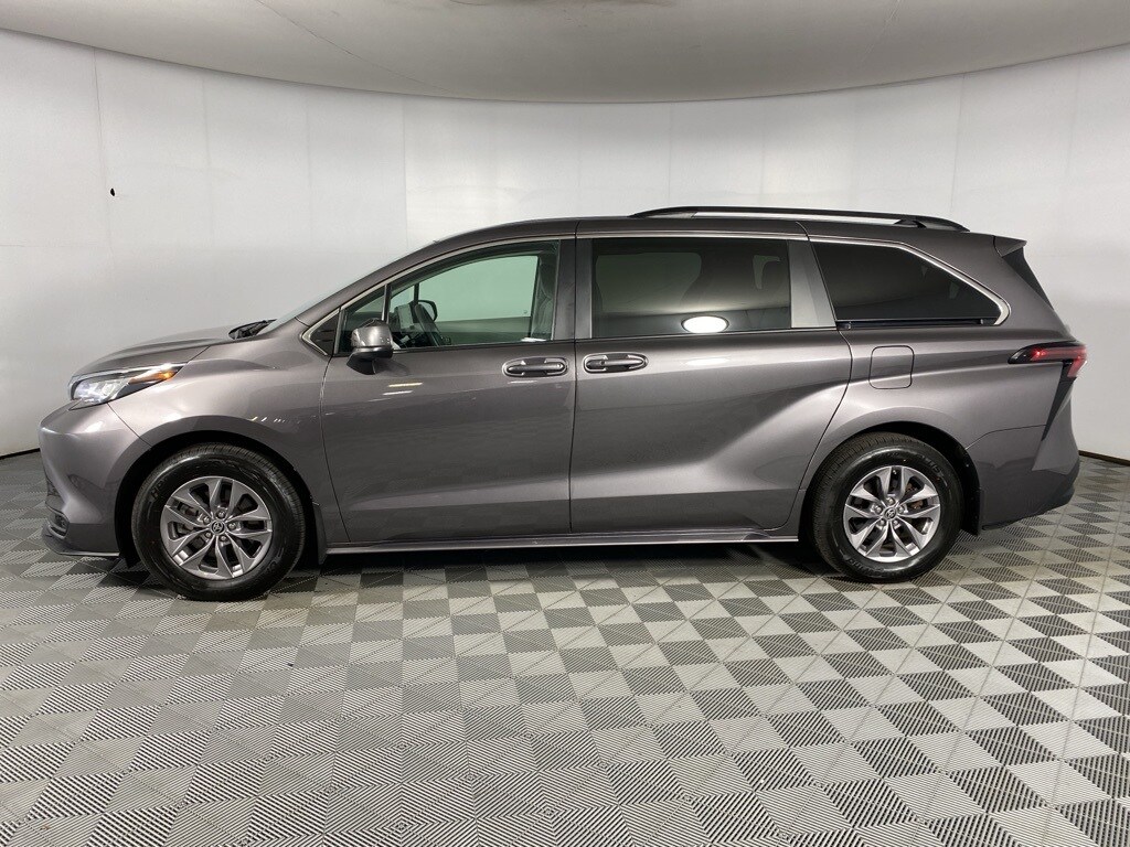 Used 2023 Toyota Sienna LE 8 Passenger Van Passenger Van
