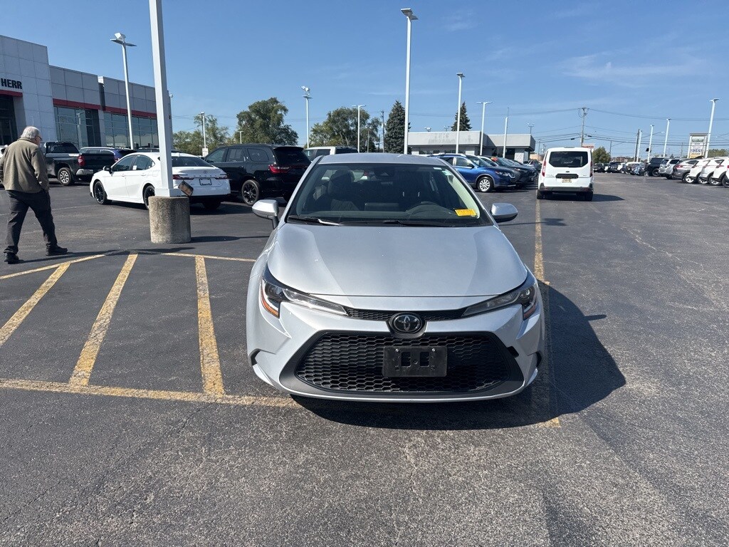 2022 Toyota Corolla LE photo 2