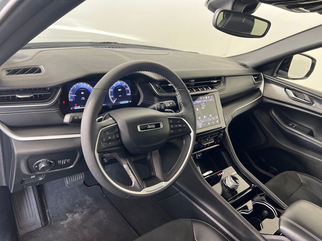 2023 Jeep Grand Cherokee Laredo photo 3