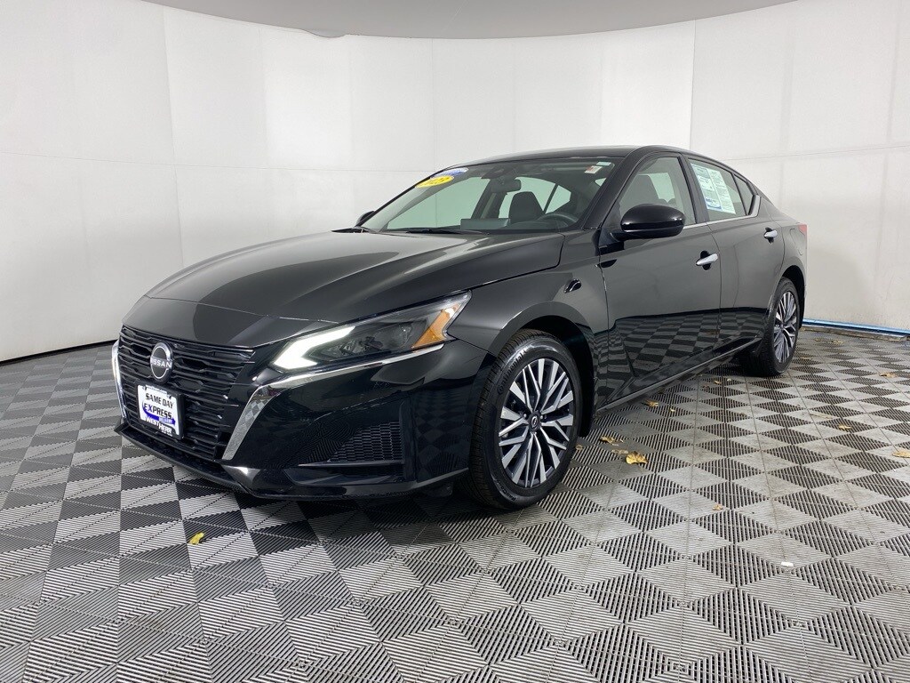 Used 2023 Nissan Altima 2.5 SV Sedan