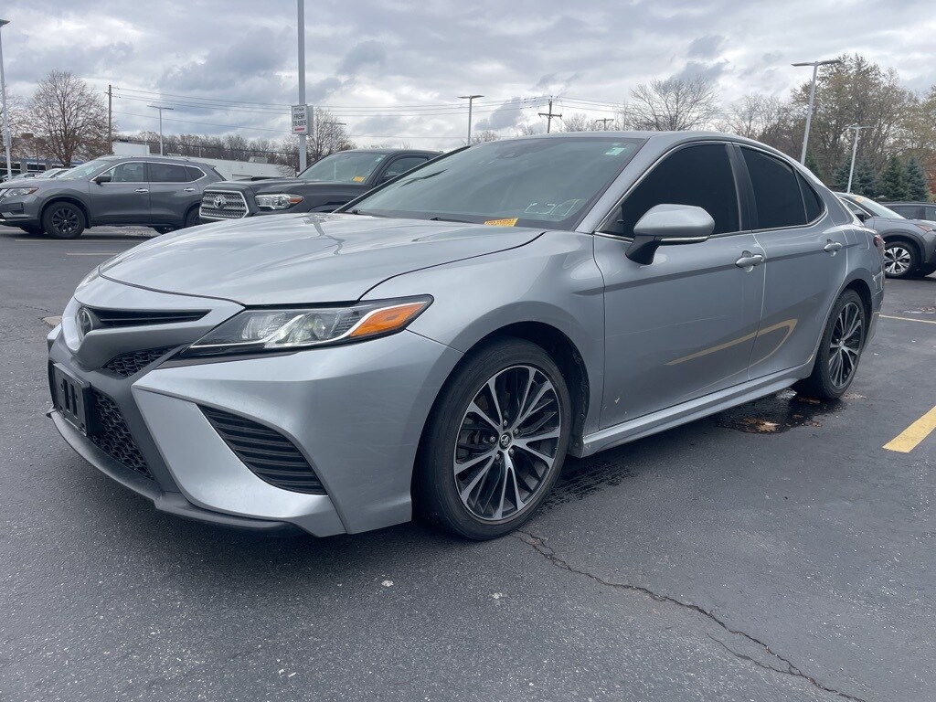 Used 2019 Toyota Camry SE Sedan