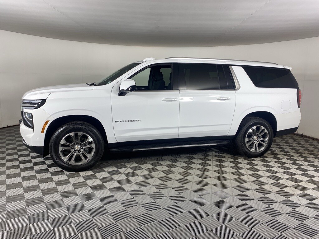 2025 Chevrolet Suburban LS photo 2