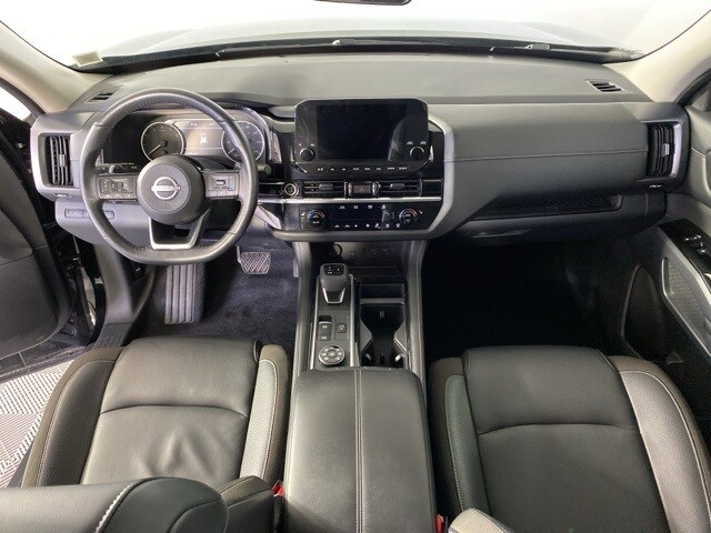 2023 Nissan Pathfinder SL photo 2