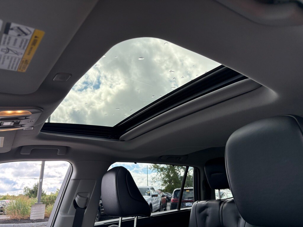 2023 Toyota Highlander L photo 2