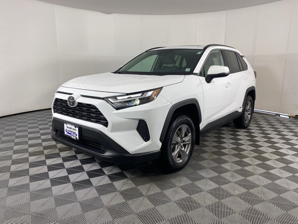 2025 Toyota RAV4 Hybrid XLE photo 3