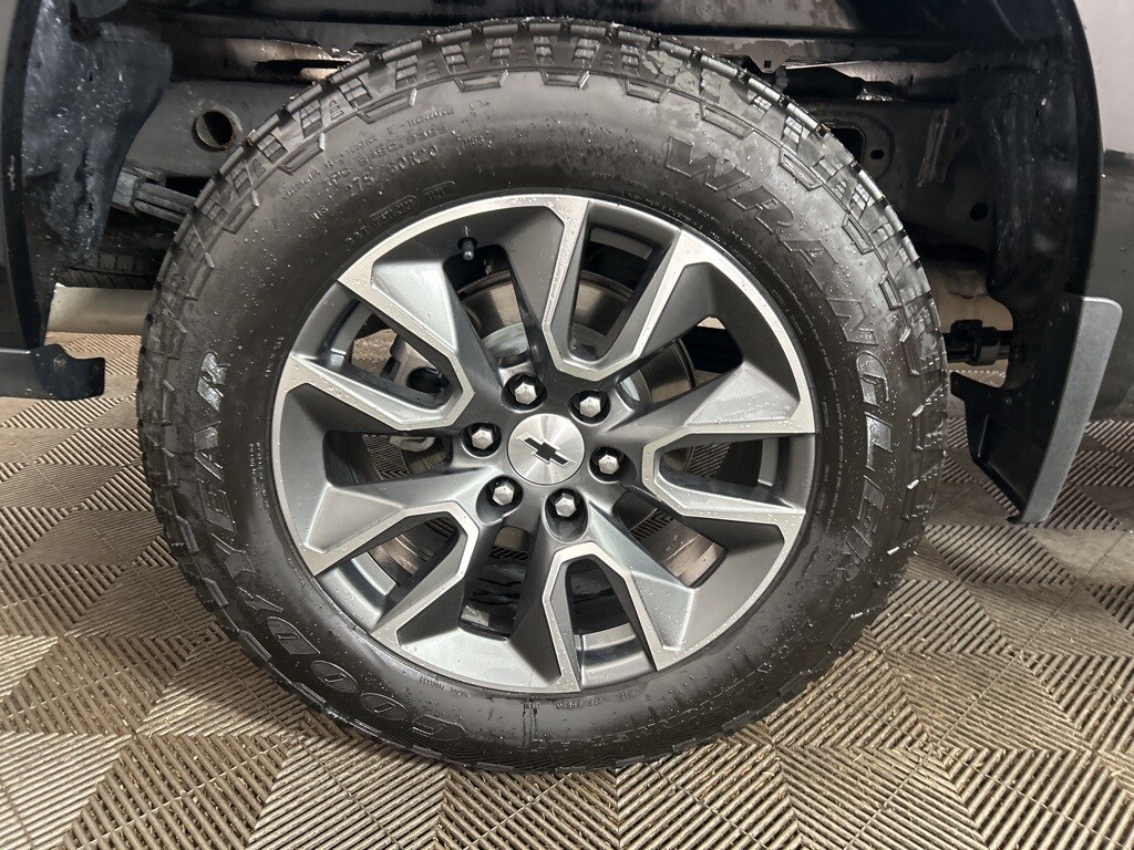 2023 Chevrolet Silverado 1500 RST photo 3