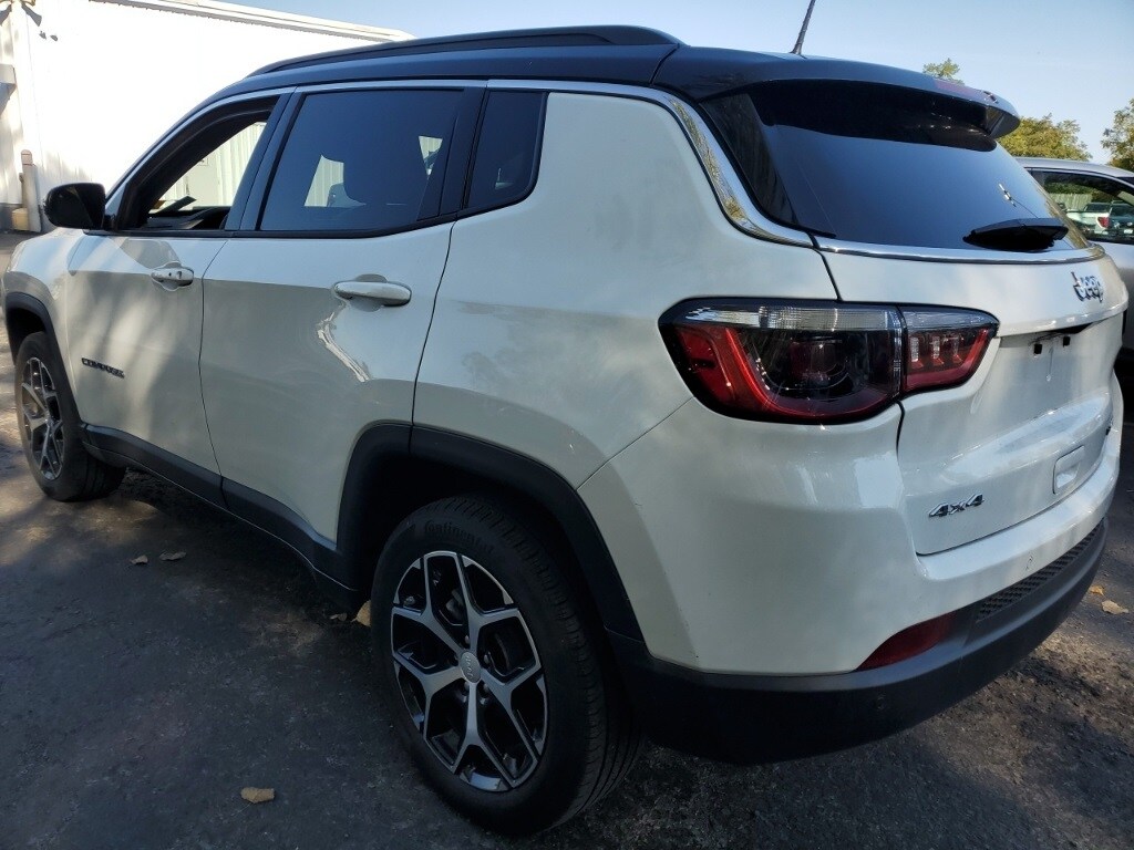 2024 Jeep Compass Limited photo 2