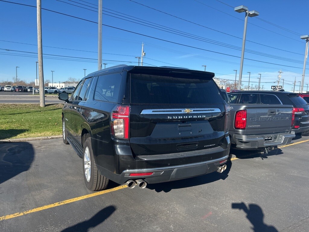 2024 Chevrolet Suburban Premier photo 2
