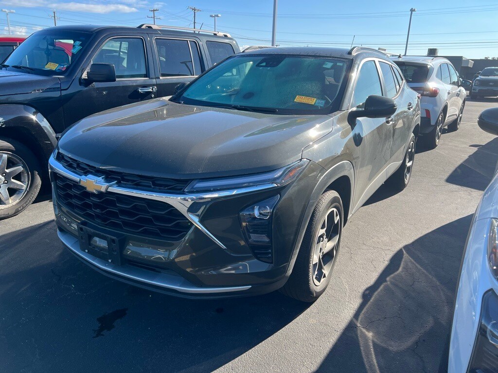 2024 Chevrolet Trax LT photo 4