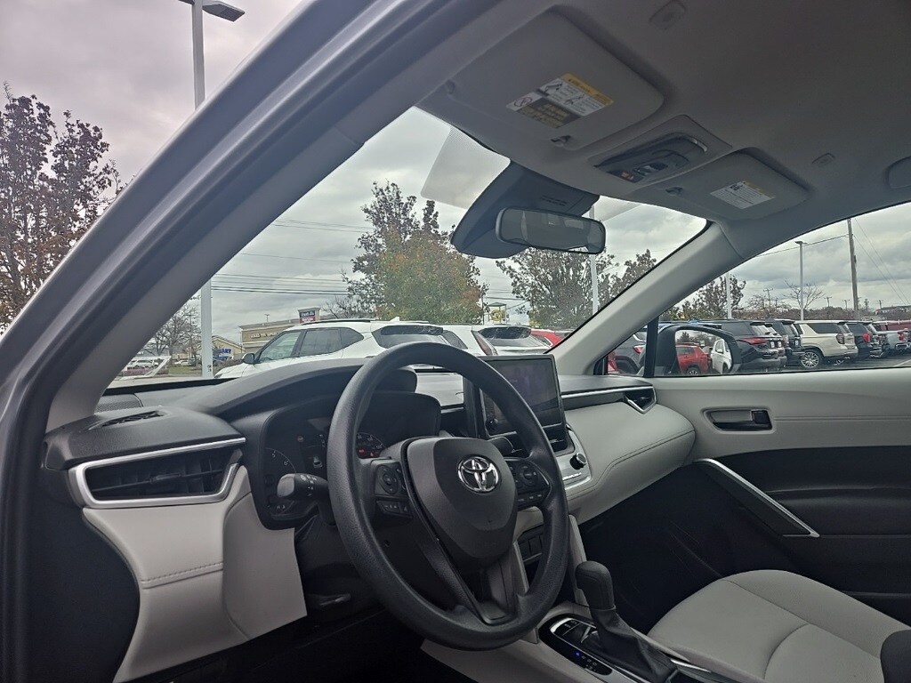 2023 Toyota Corolla Cross L photo 2