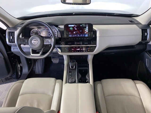 2022 Nissan Pathfinder SL photo 2