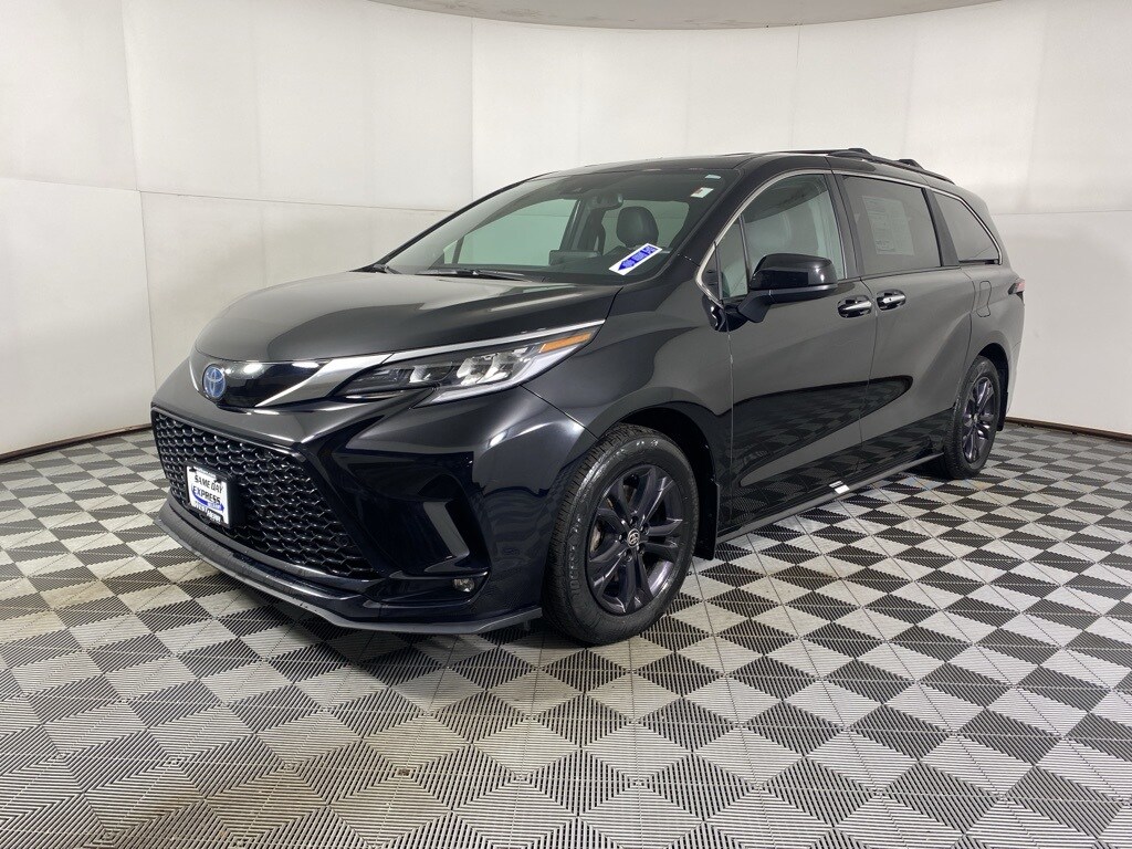 2024 Toyota Sienna XSE photo 3