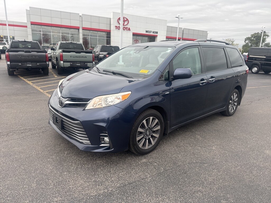 Used 2018 Toyota Sienna XLE Premium 7 Passenger Van Passenger Van