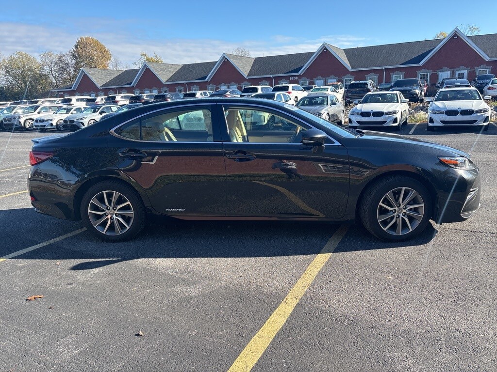 2018 Lexus ES 300h photo 3
