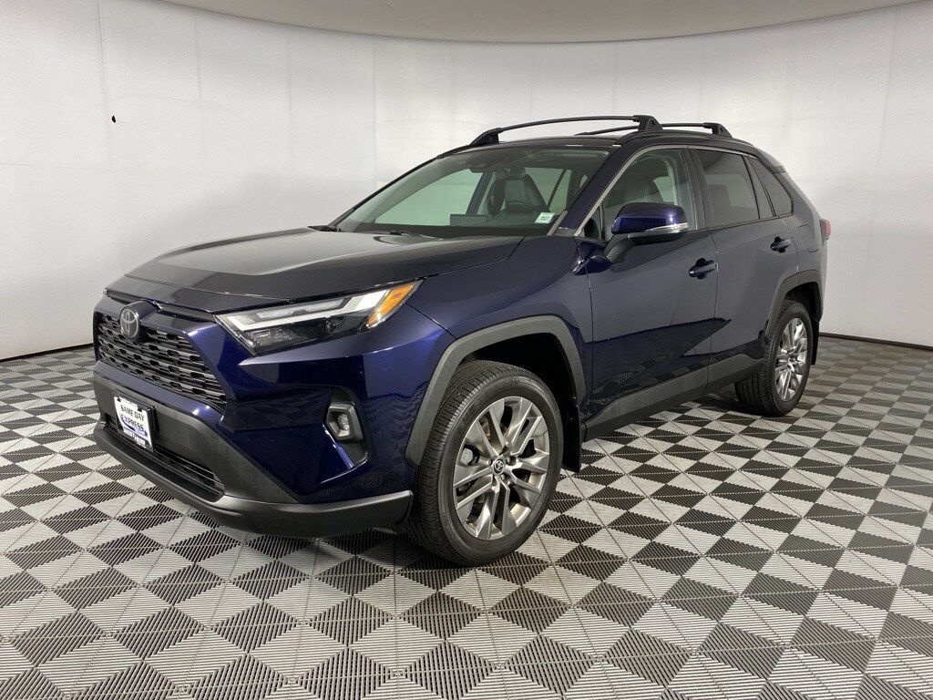 2023 Toyota RAV4 XLE Premium photo 3
