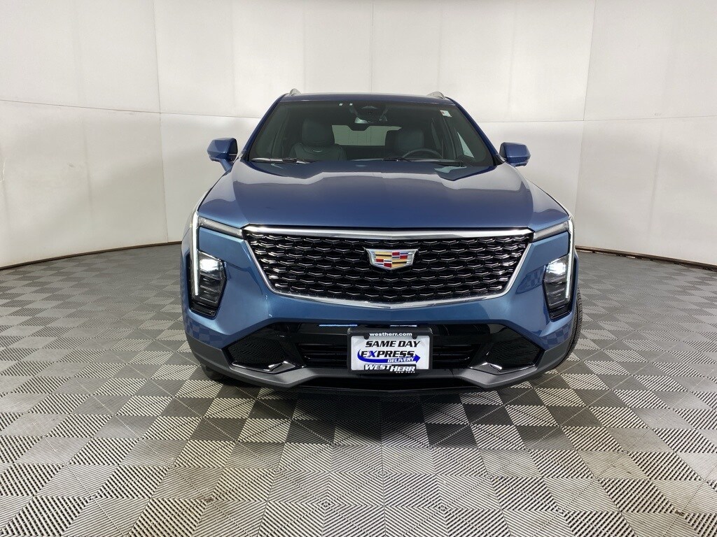 2025 Cadillac XT4 Premium Luxury photo 2