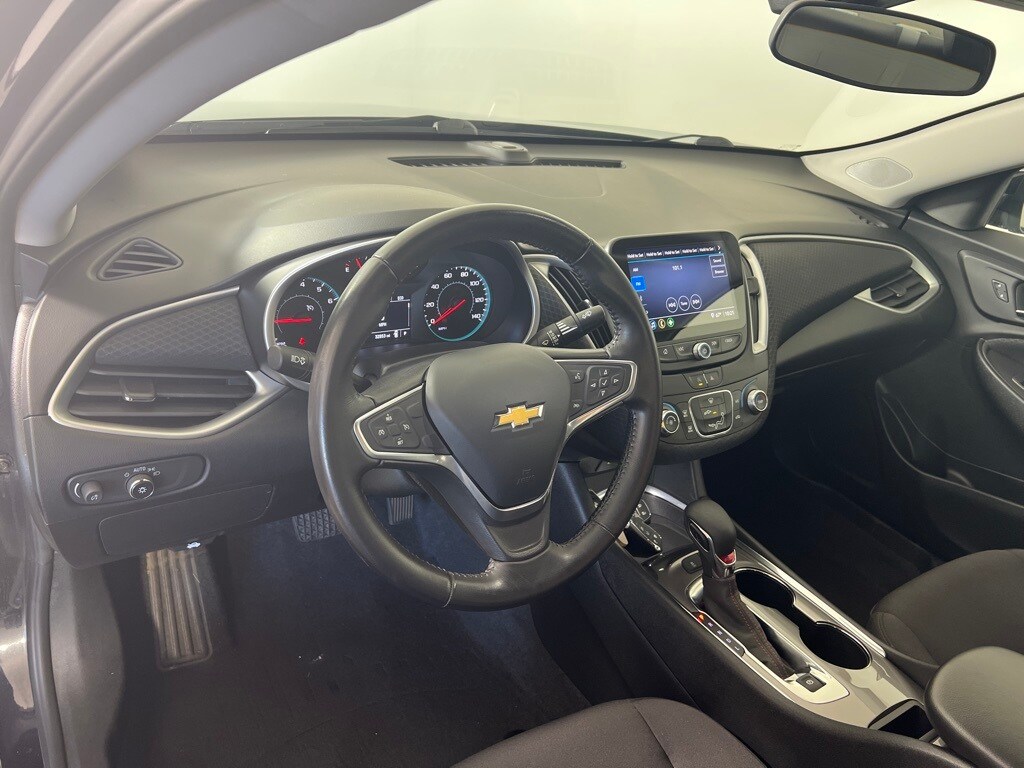 2022 Chevrolet Malibu RS photo 3