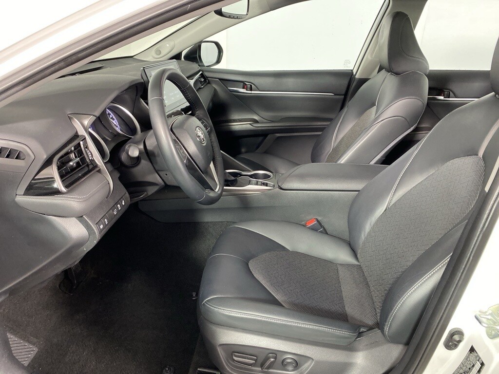2022 Toyota Camry XLE photo 2