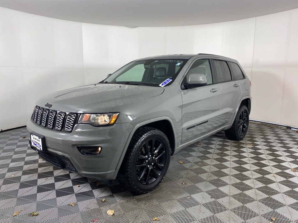 2020 Jeep Grand Cherokee Laredo photo 3
