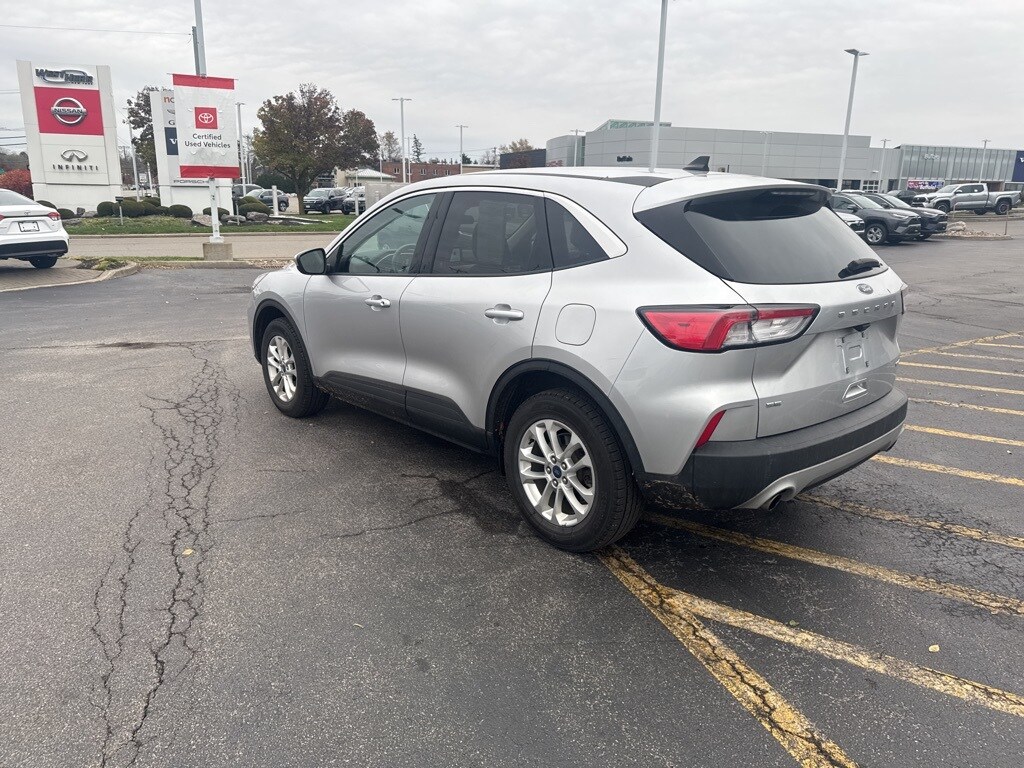 2020 Ford Escape SE photo 3