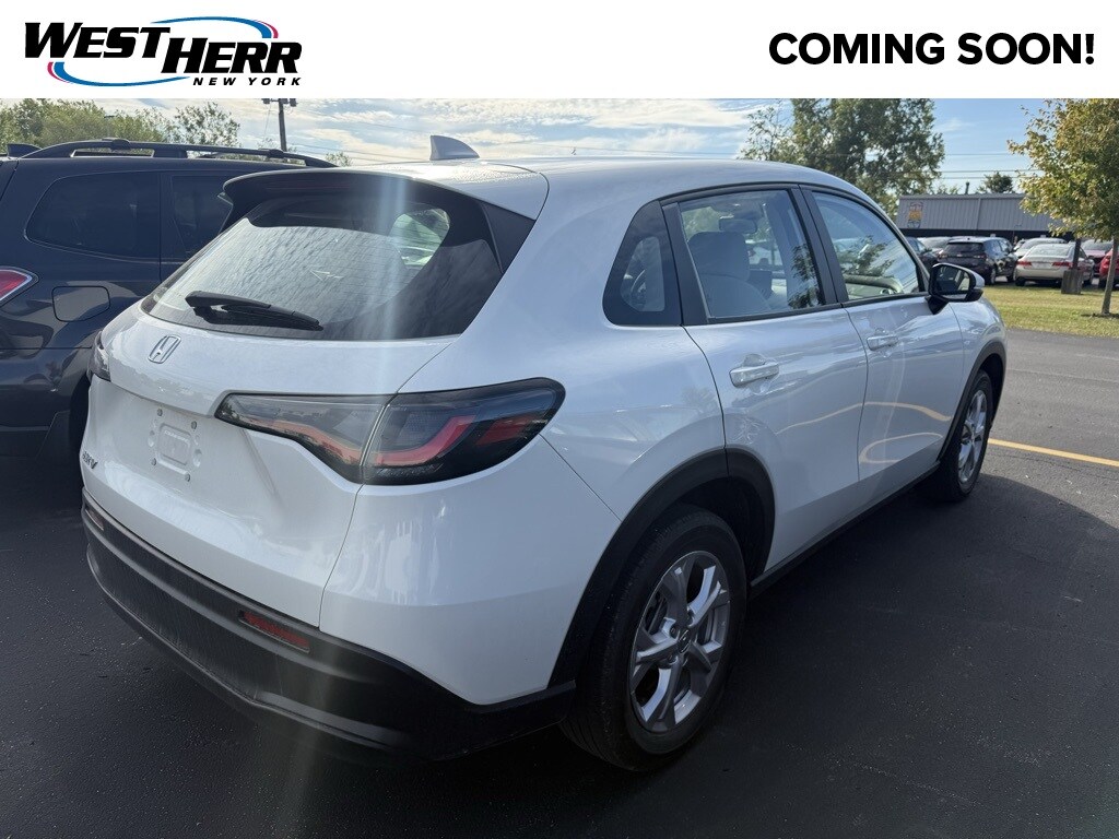 2023 Honda HR-V LX photo 3