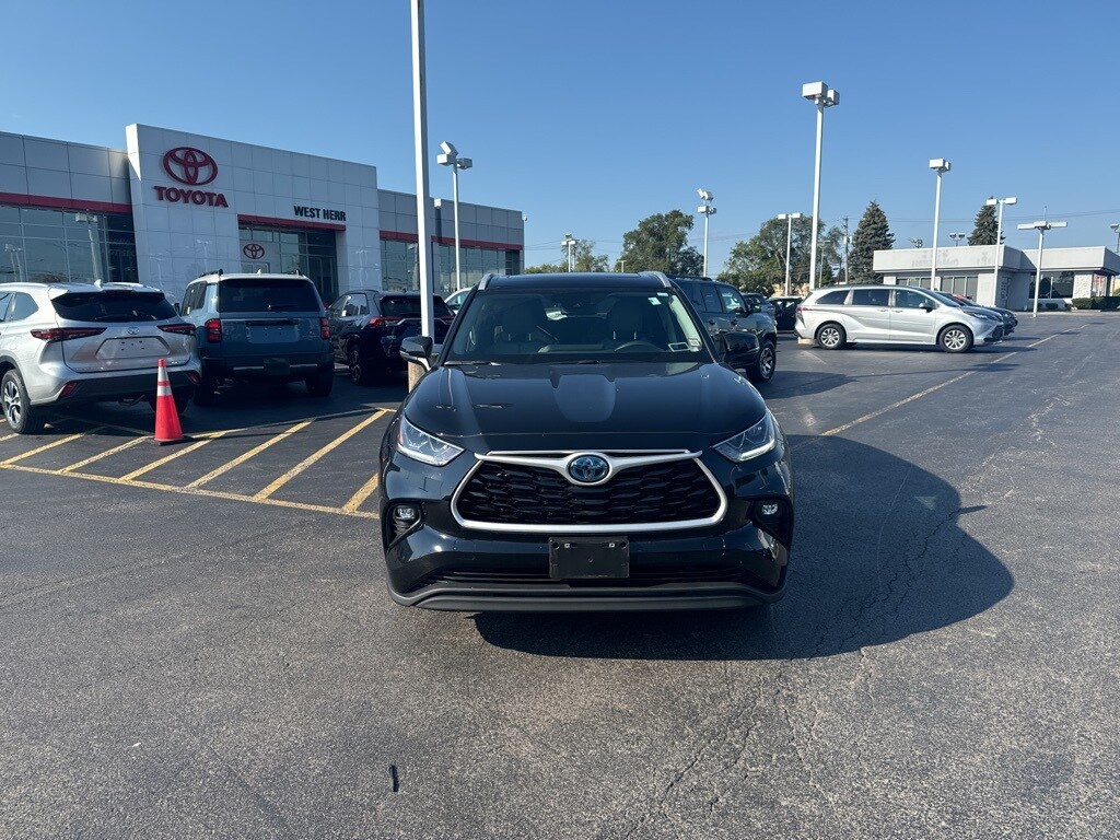 Used 2023 Toyota Highlander Bronze Edition with VIN 5TDABRCH4PS133906 for sale in Bowmansville, NY