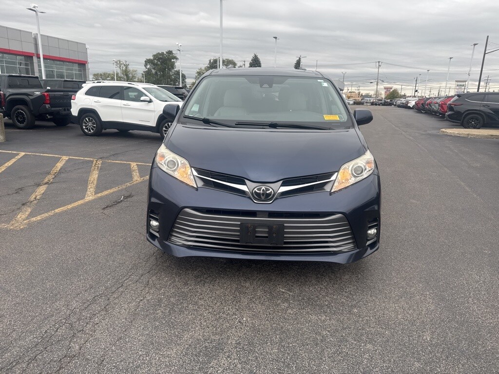 Used 2018 Toyota Sienna XLE Premium 7 Passenger Van Passenger Van
