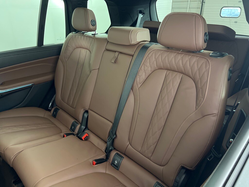 2025 Bmw X7 M60i photo 4