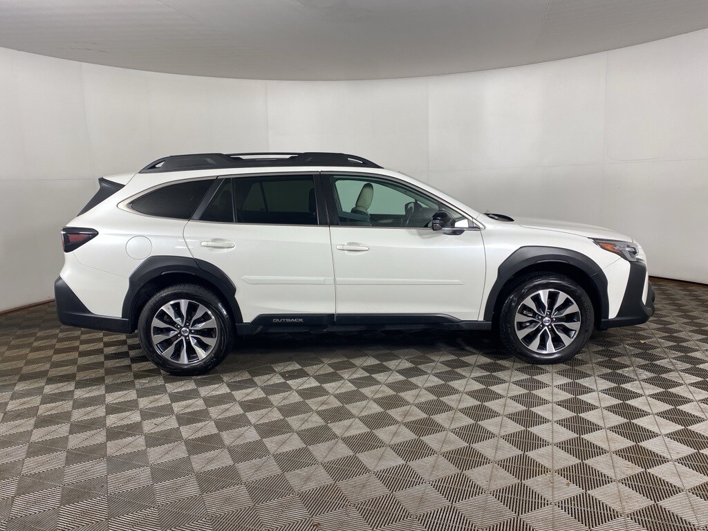 2023 Subaru Outback Limited photo 2