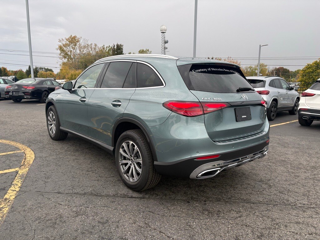 2025 Mercedes Benz GLC 300 4MATIC photo 4