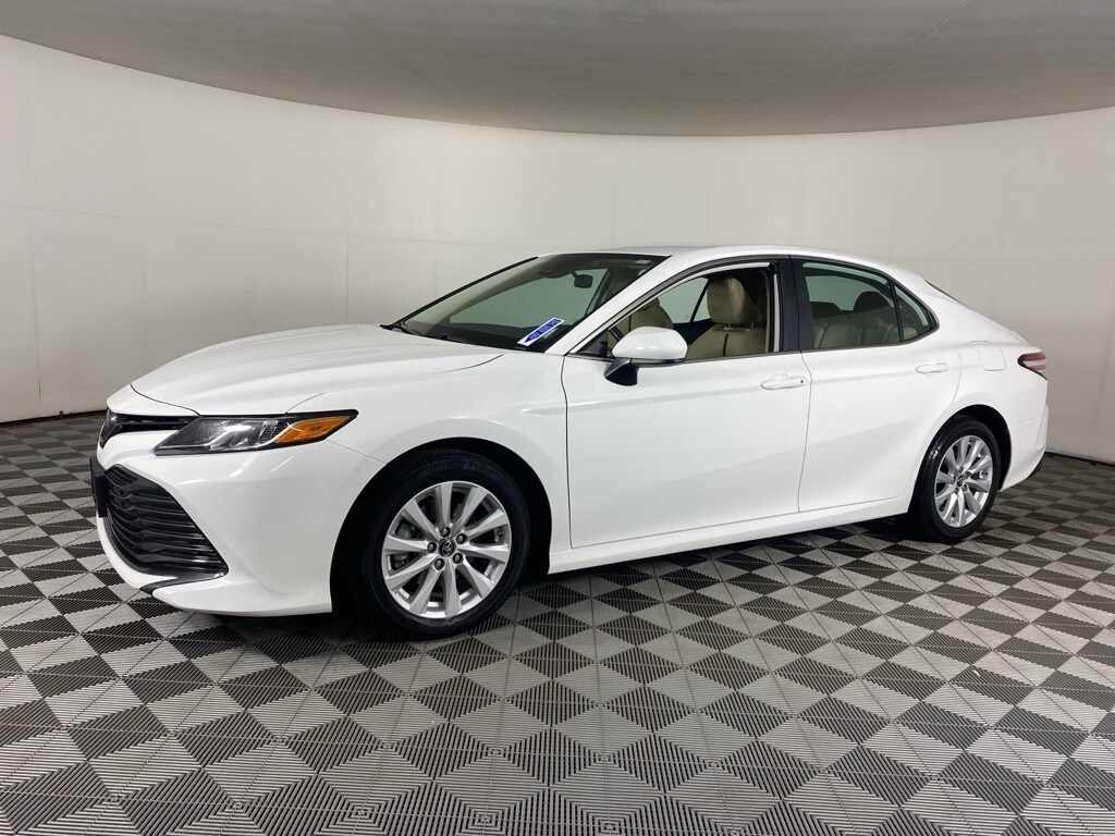 2019 Toyota Camry LE photo 3