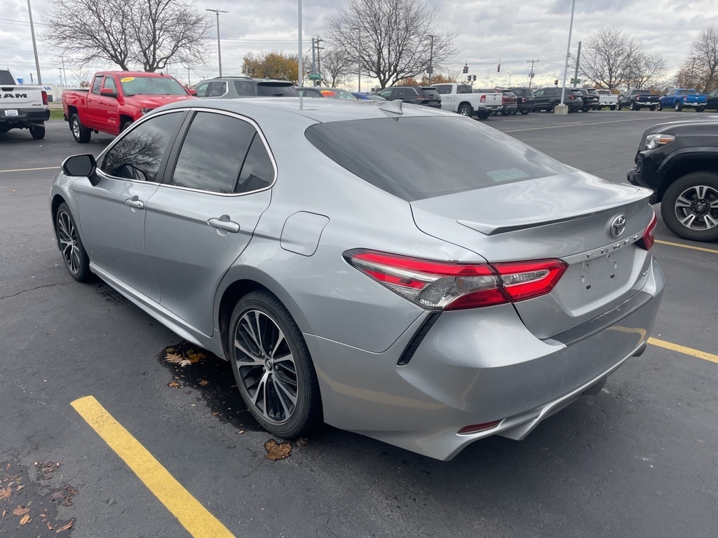 Used 2019 Toyota Camry SE Sedan