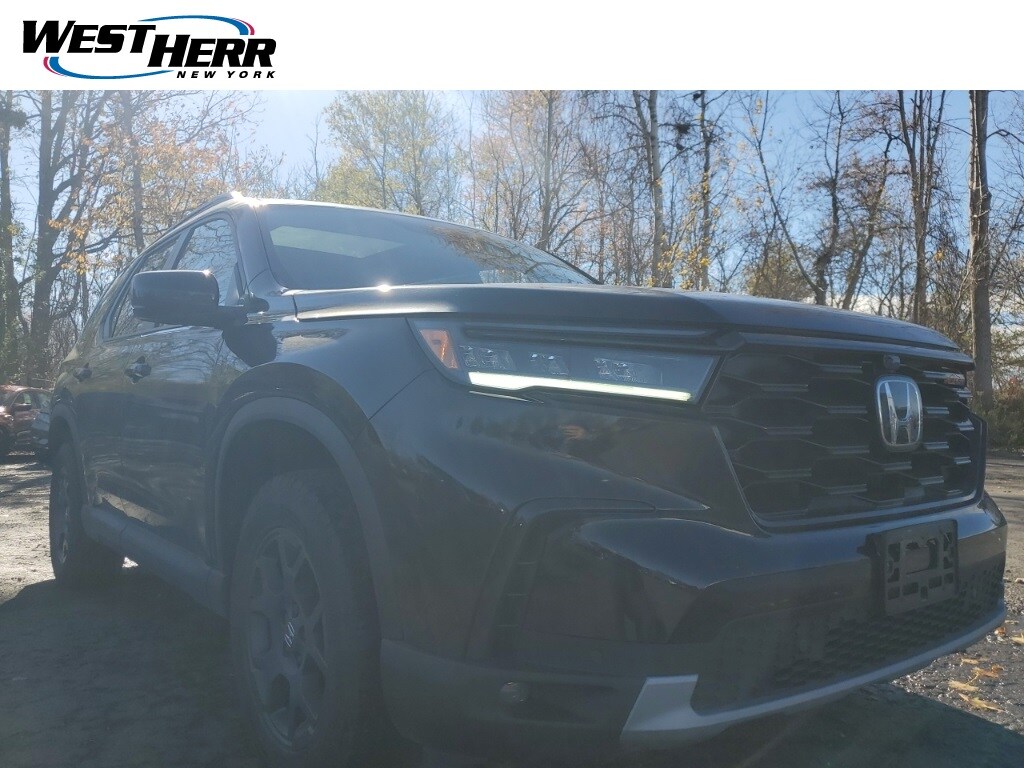 Used 2025 Honda Pilot TrailSport SUV