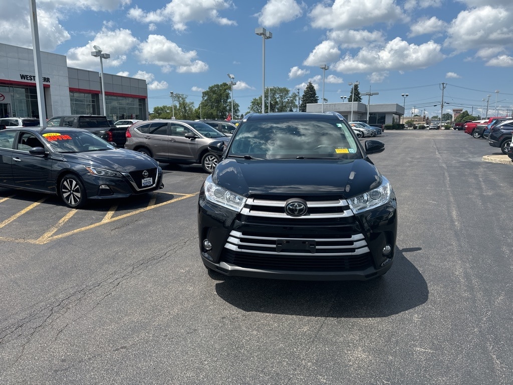 Used 2019 Toyota Highlander XLE with VIN 5TDJZRFH8KS590346 for sale in Bowmansville, NY
