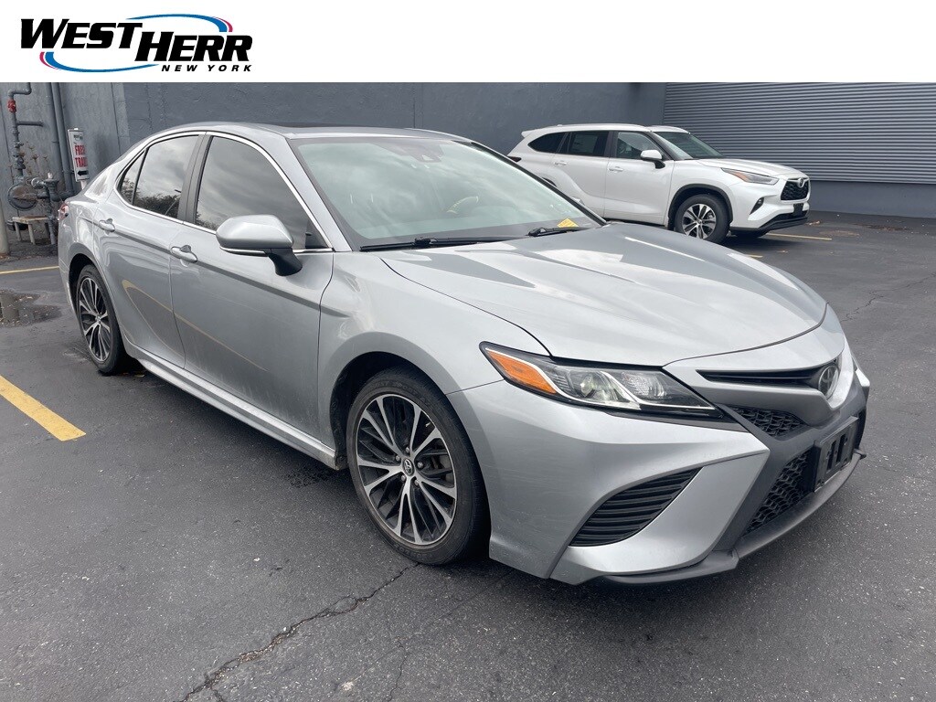Used 2019 Toyota Camry SE Sedan
