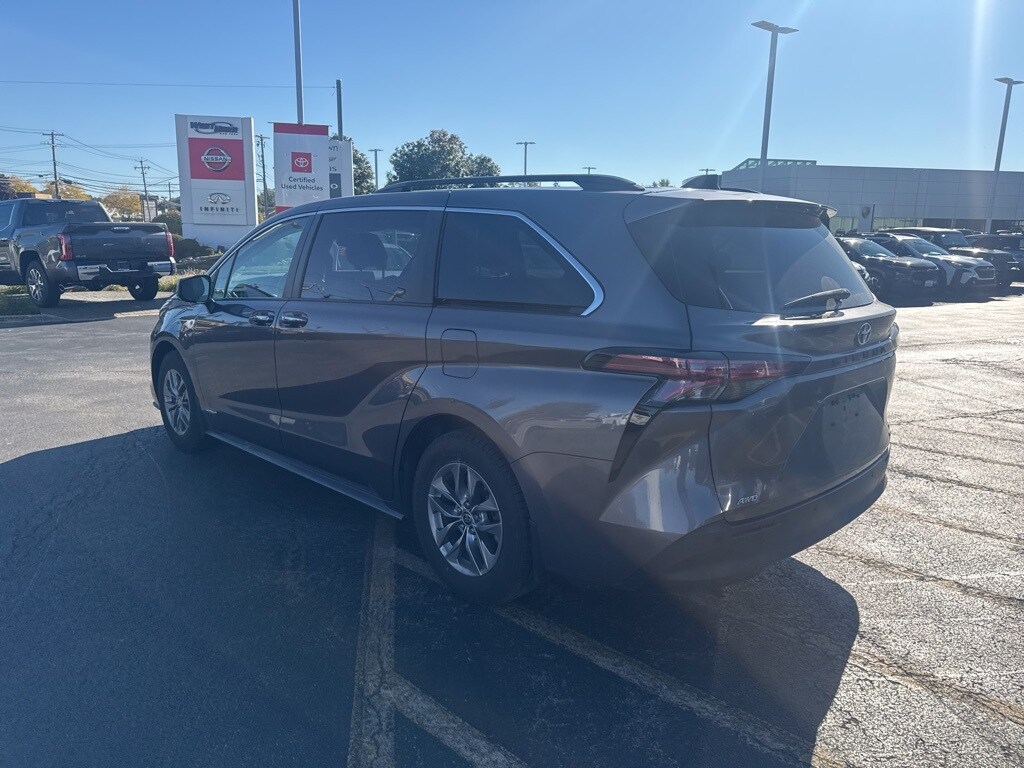 2021 Toyota Sienna XLE photo 4