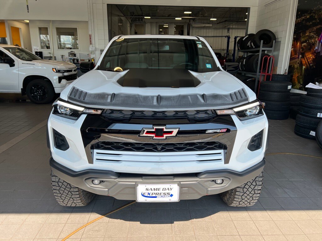 2024 Chevrolet Colorado ZR2 photo 2