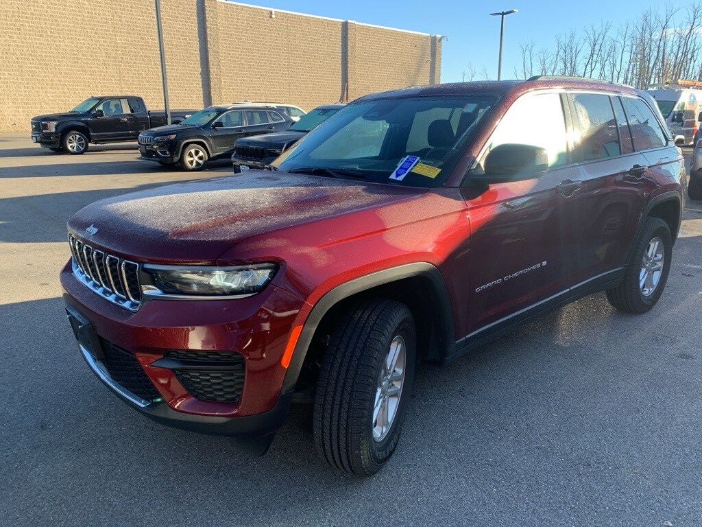 Used 2025 Jeep Grand Cherokee Laredo SUV