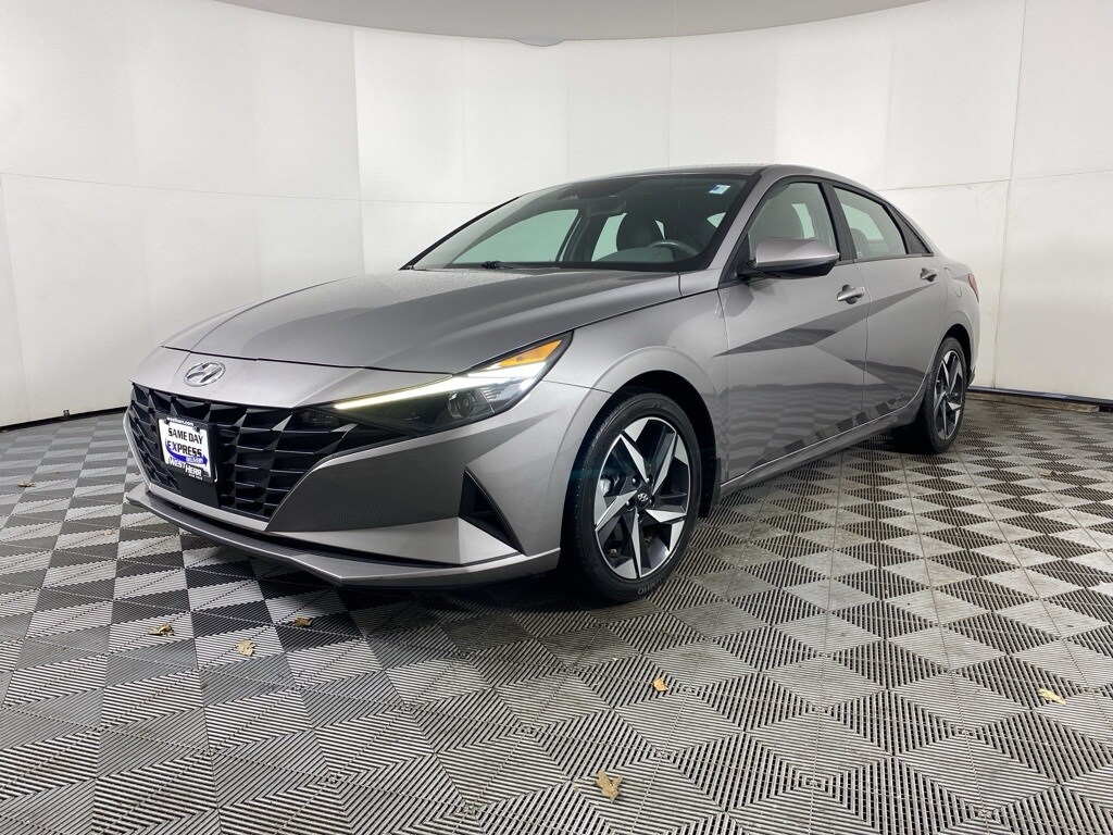 Used 2023 Hyundai Elantra SEL Sedan