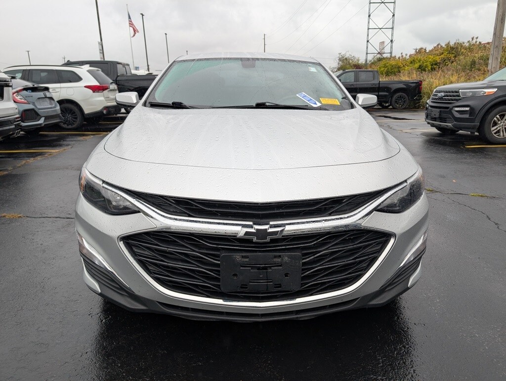 2021 Chevrolet Malibu RS photo 2