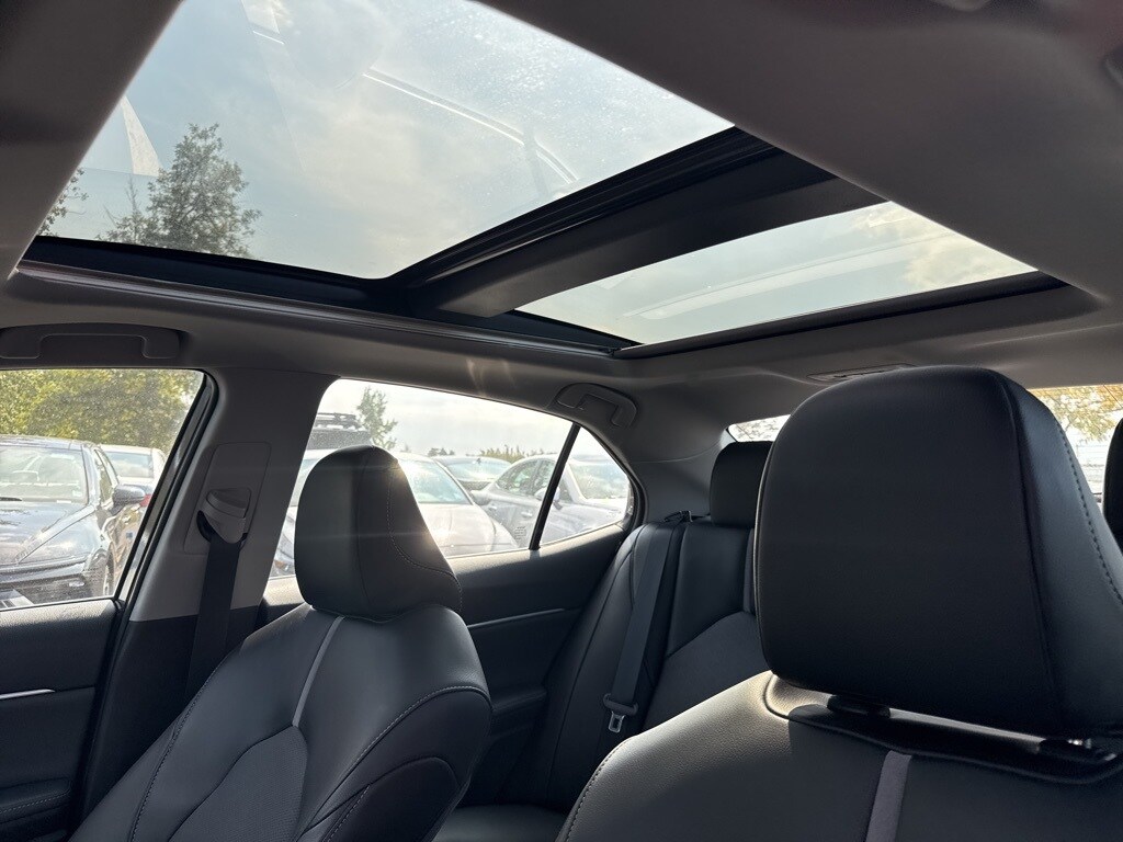 2022 Toyota Camry XSE photo 3