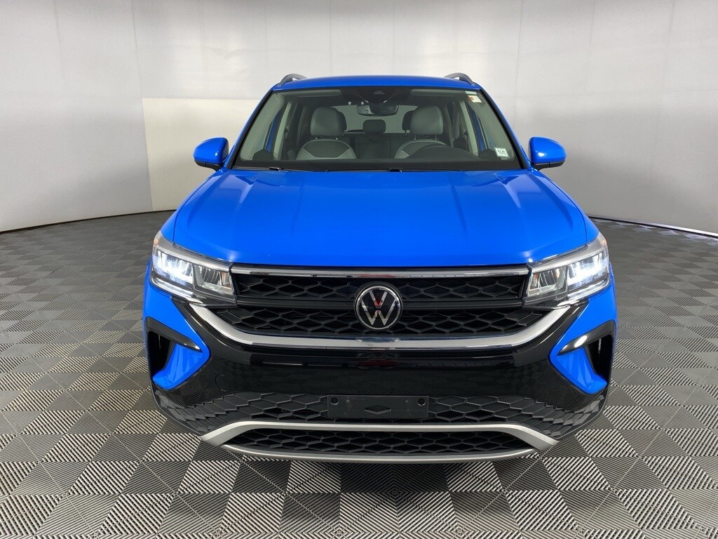 2023 Volkswagen Taos SE photo 2