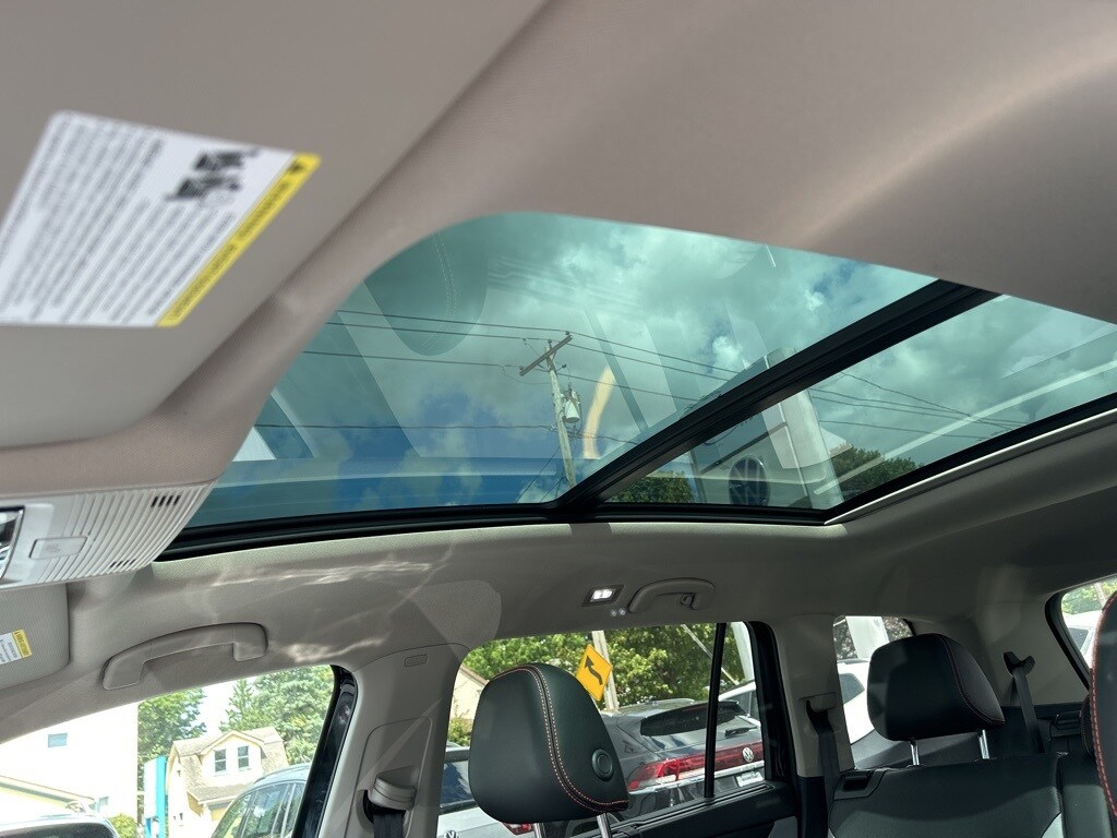 2024 Volkswagen Atlas Peak Edition SEL photo 2