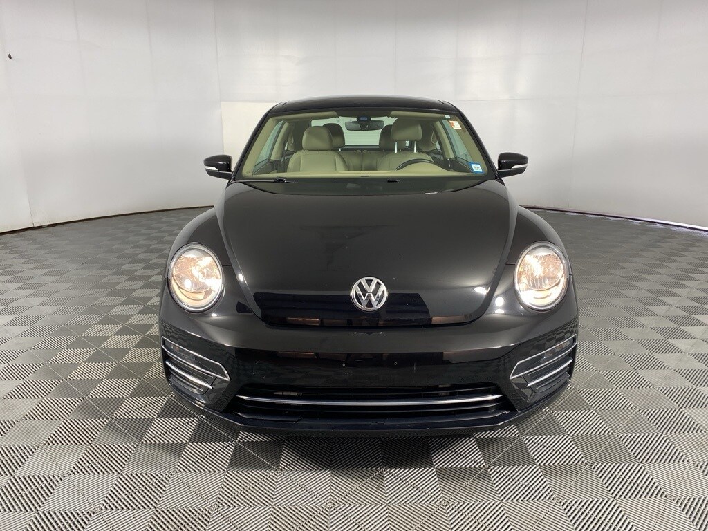 2019 Volkswagen Beetle SE photo 3