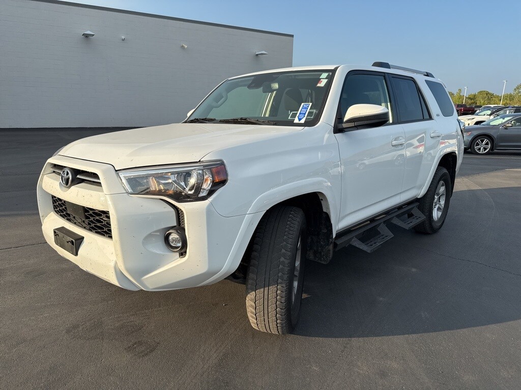 2023 Toyota 4Runner SR5 photo 3