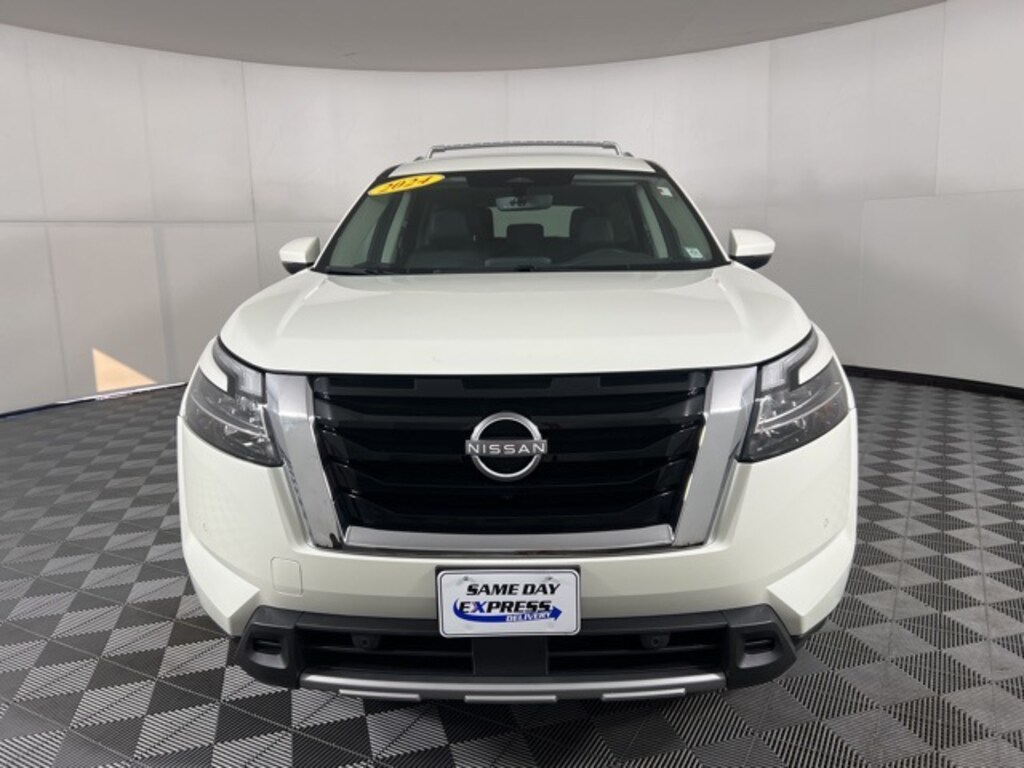 Used 2024 Nissan Pathfinder SL SUV