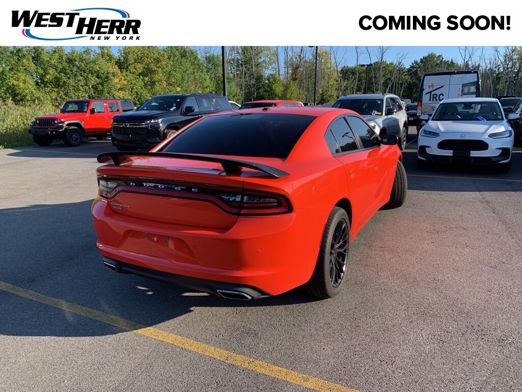 2016 Dodge Charger SE photo 2