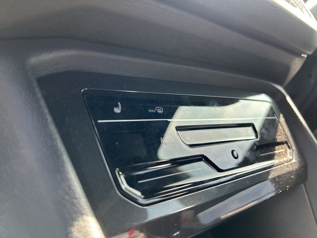 2023 Volkswagen Tiguan SE R-Line Black photo 2