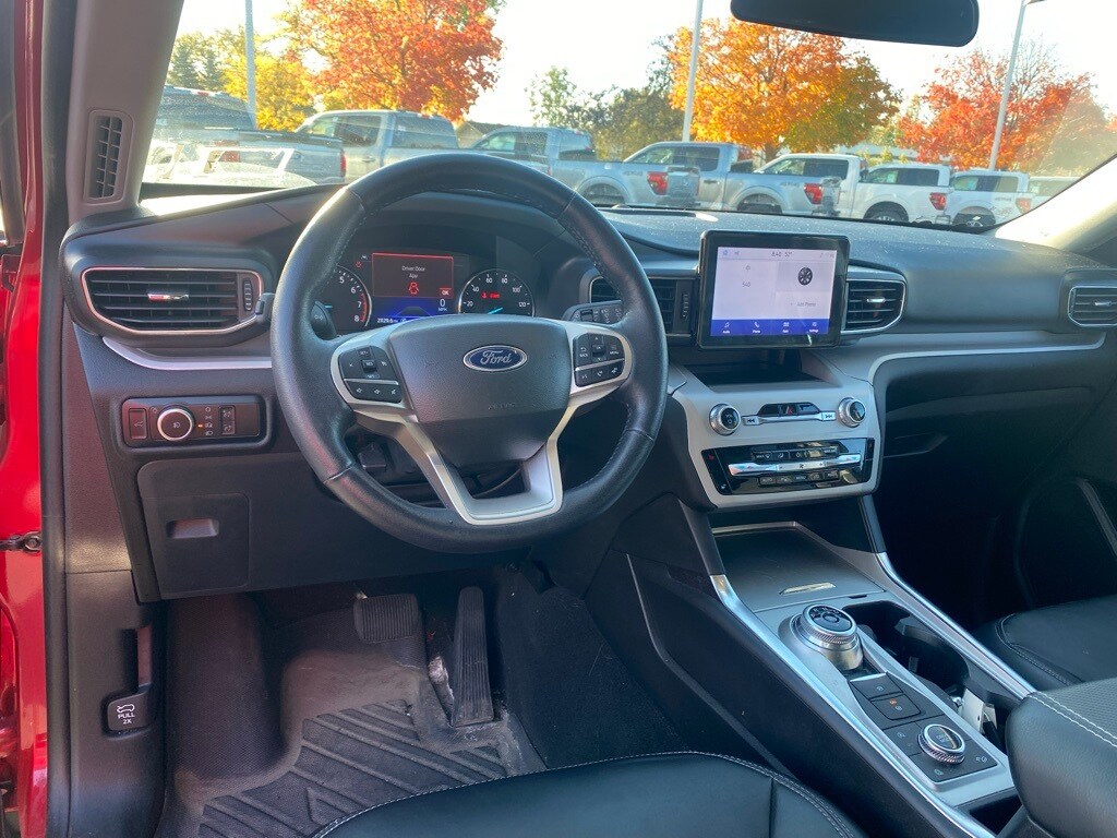 2023 Ford Explorer XLT photo 2